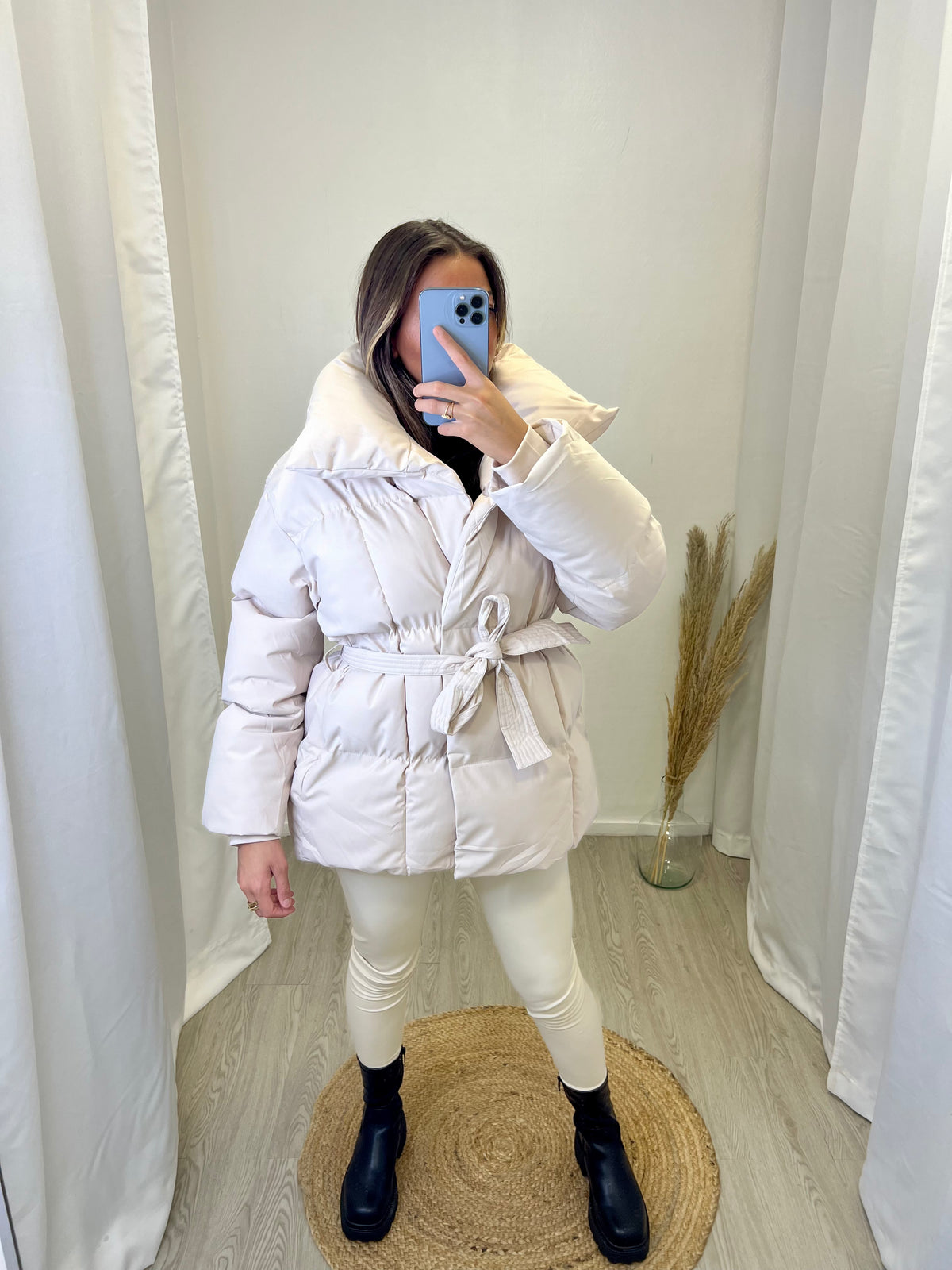 Doudoune courte à ceinture - Beige